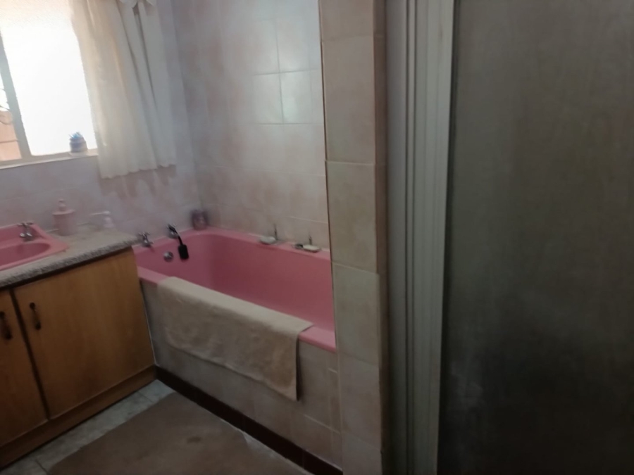 3 Bedroom Property for Sale in Verwoerdpark Northern Cape